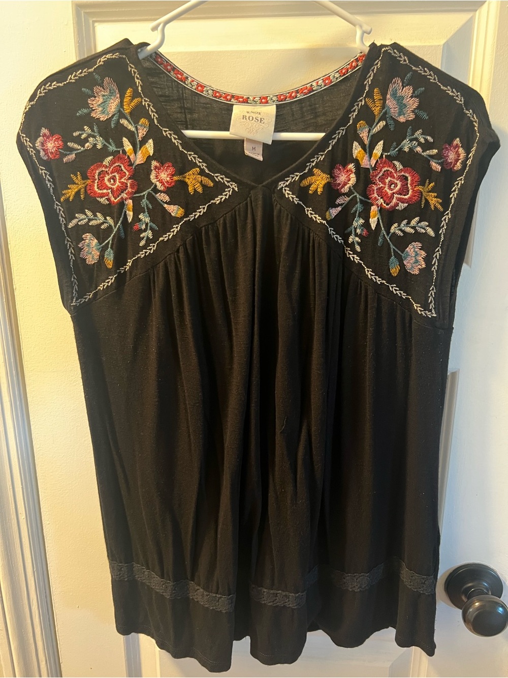 Knox Rose Black Embroidered Floral V-Neck Tunic Top